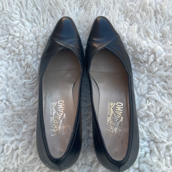 Vintage 1980s SALVATORE FERRAGAMO Black Leather
Pumps SIZE 9AA - Picture 6 of 9